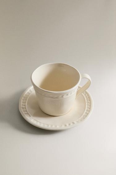 TASSE À CAFÉ ET SOUS-TASSE EN GRÈS À RELIEF - Crème de Zara - Image 1