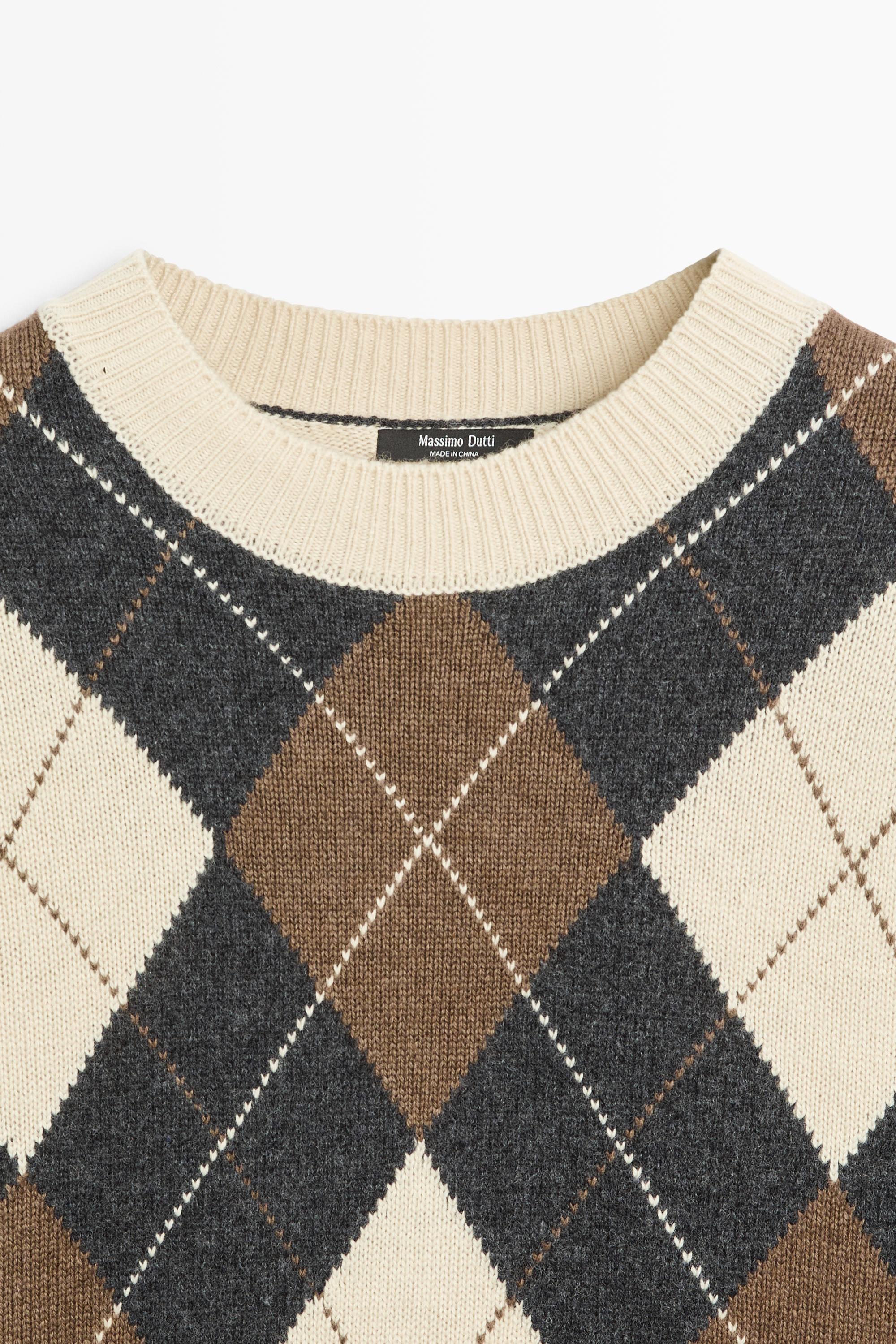 Pull en maille avec de la laine et motif losanges