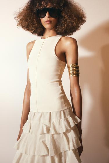 TOP PUNTO COSTURA CENTRAL - Crudo de Zara