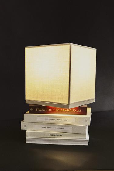 LAMPADA DA TAVOLO CUBO - Bianco di Zara