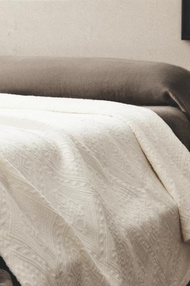 COTTON BEDSPREAD WITH GEOMETRIC DESIGN - Ecru by Zara