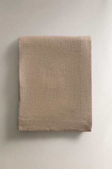 LINEN CHRISTMAS TABLECLOTH WITH METALLIC THREAD - Golden by Zara