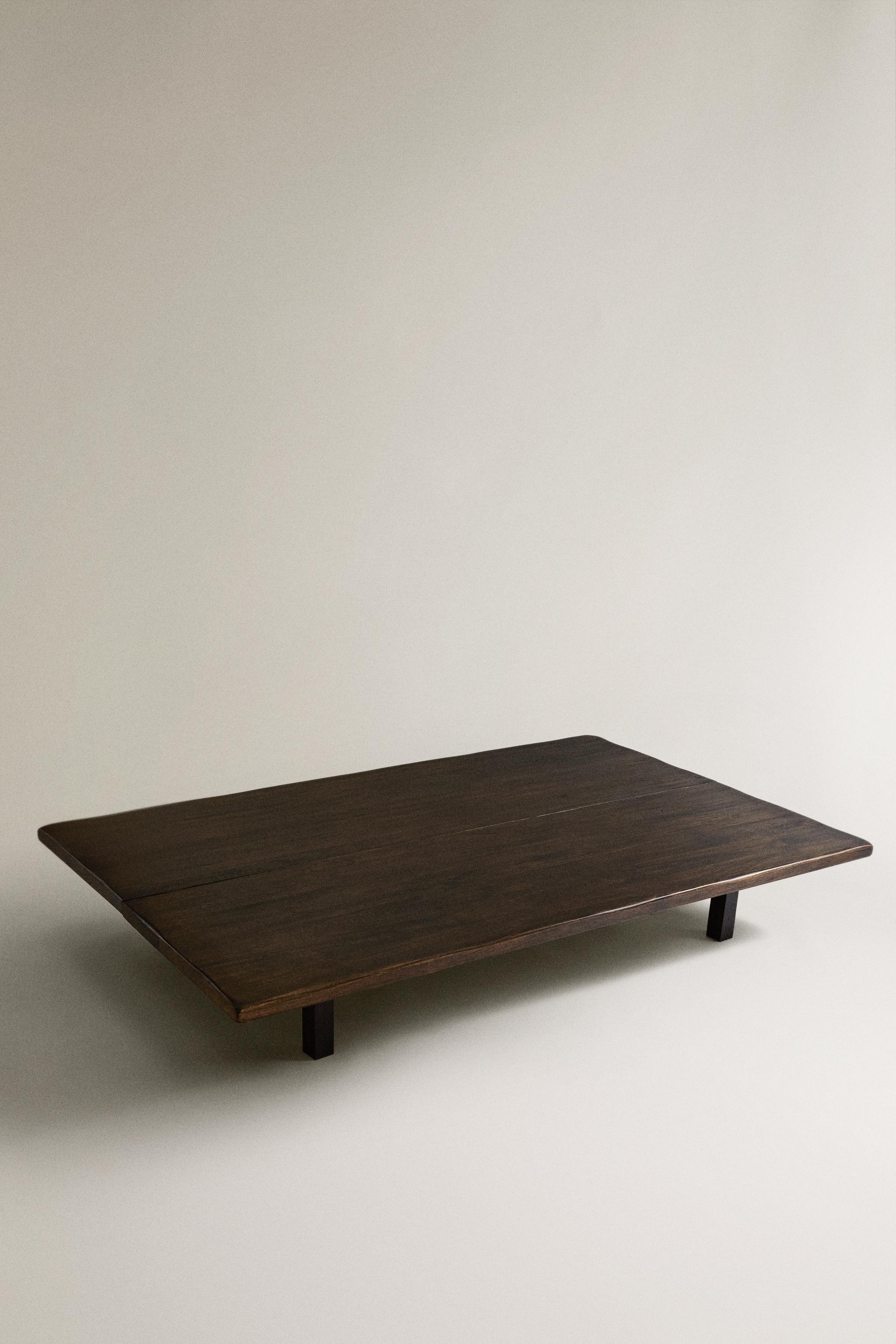 LOW-LEGGED COFFEE TABLE