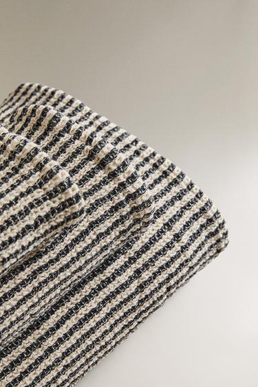 COLOURED WAFFLE-KNIT BATH TOWEL - Sand / Black by Zara - Image 1