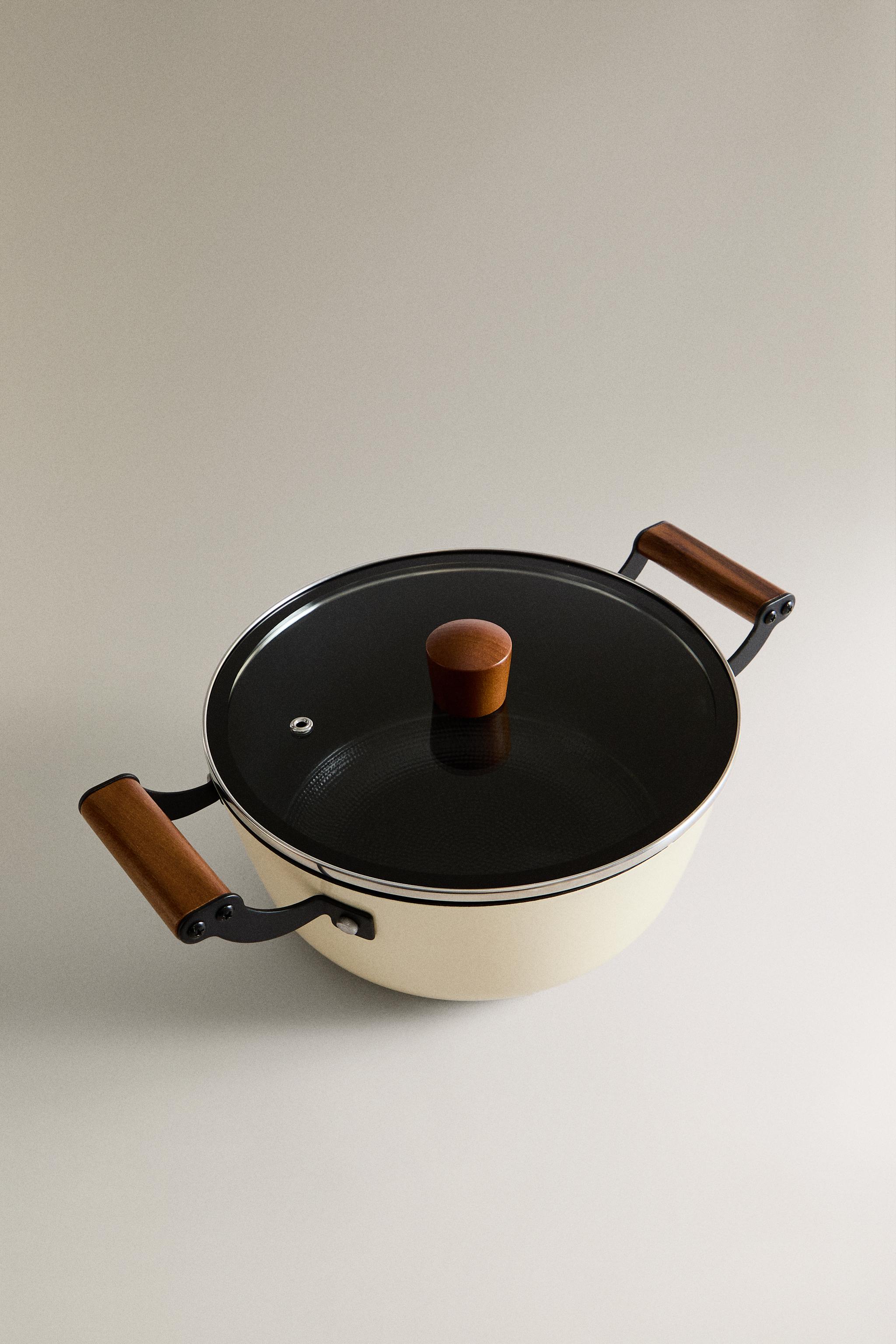 IRON POT WITH LID — Cream
