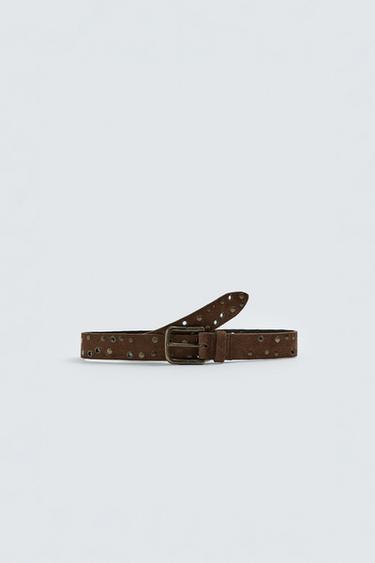 CINTURÓN PIEL TACHAS - Marrón de Zara
