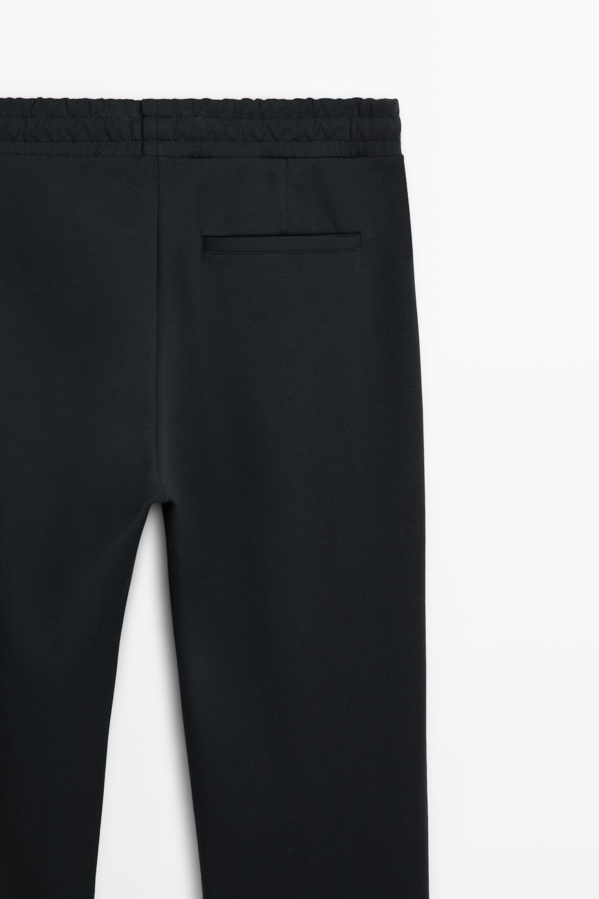 Pantalon à détails de coutures, total look