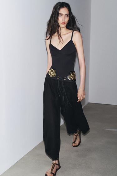 TOP TIRANTES ESCOTE PICO - Negro de Zara - Imagen 0