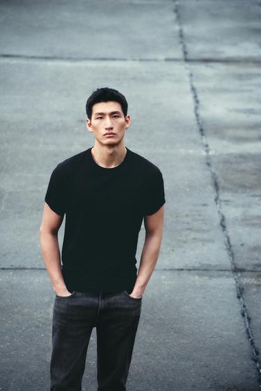 Zara 基本款中磅數 T 恤 /02 - 黑色