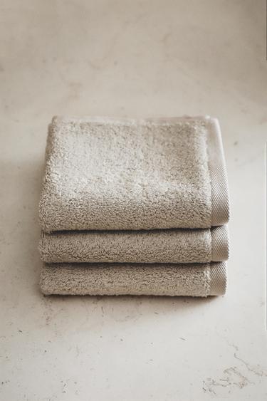 PACK TOALLAS TOCADOR ALGODÓN PREMIUM (PACK DE 3) - Gris claro de Zara - Imagen 0