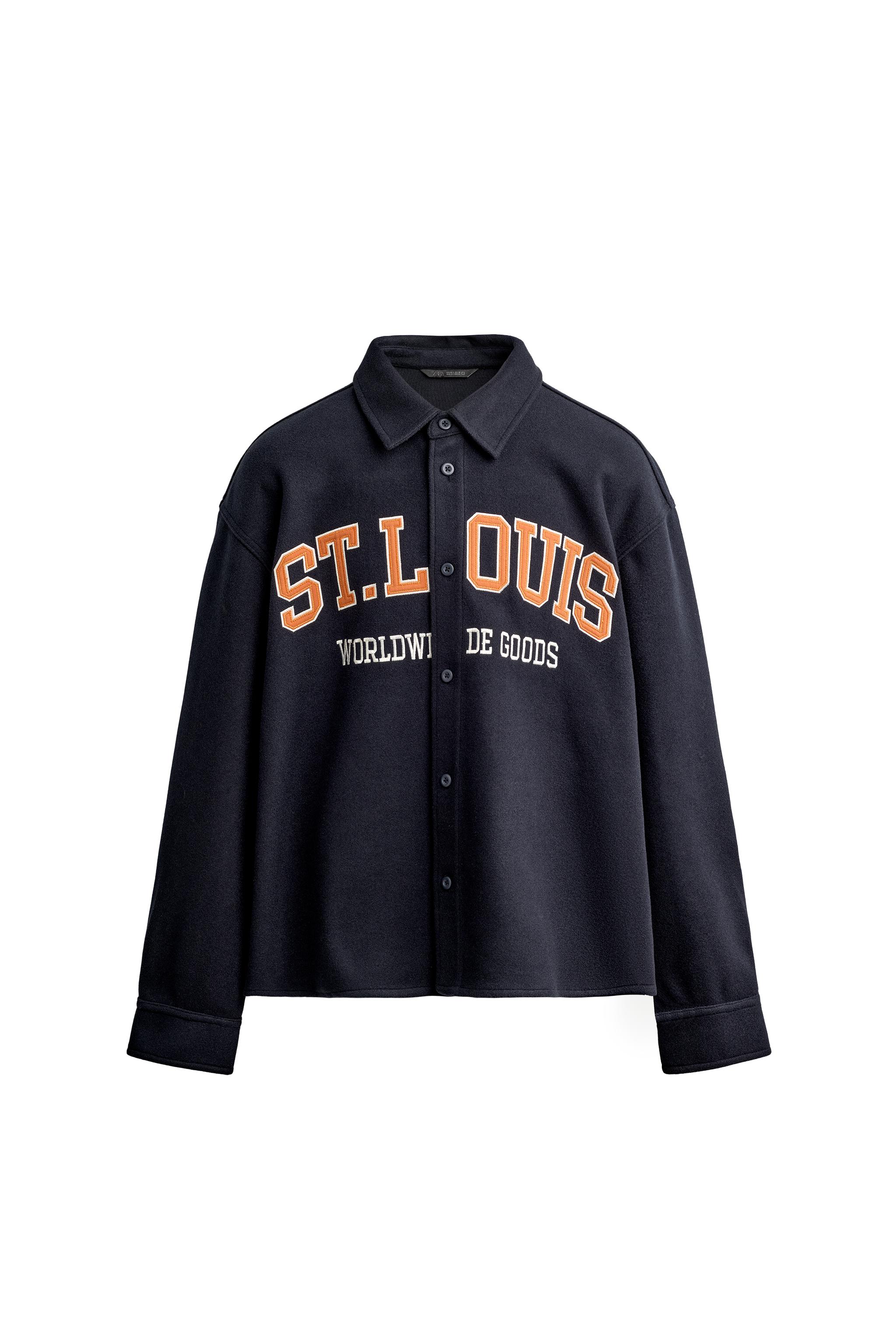 SOBRECAMISA BOXY FIT TEXTO PARCHES