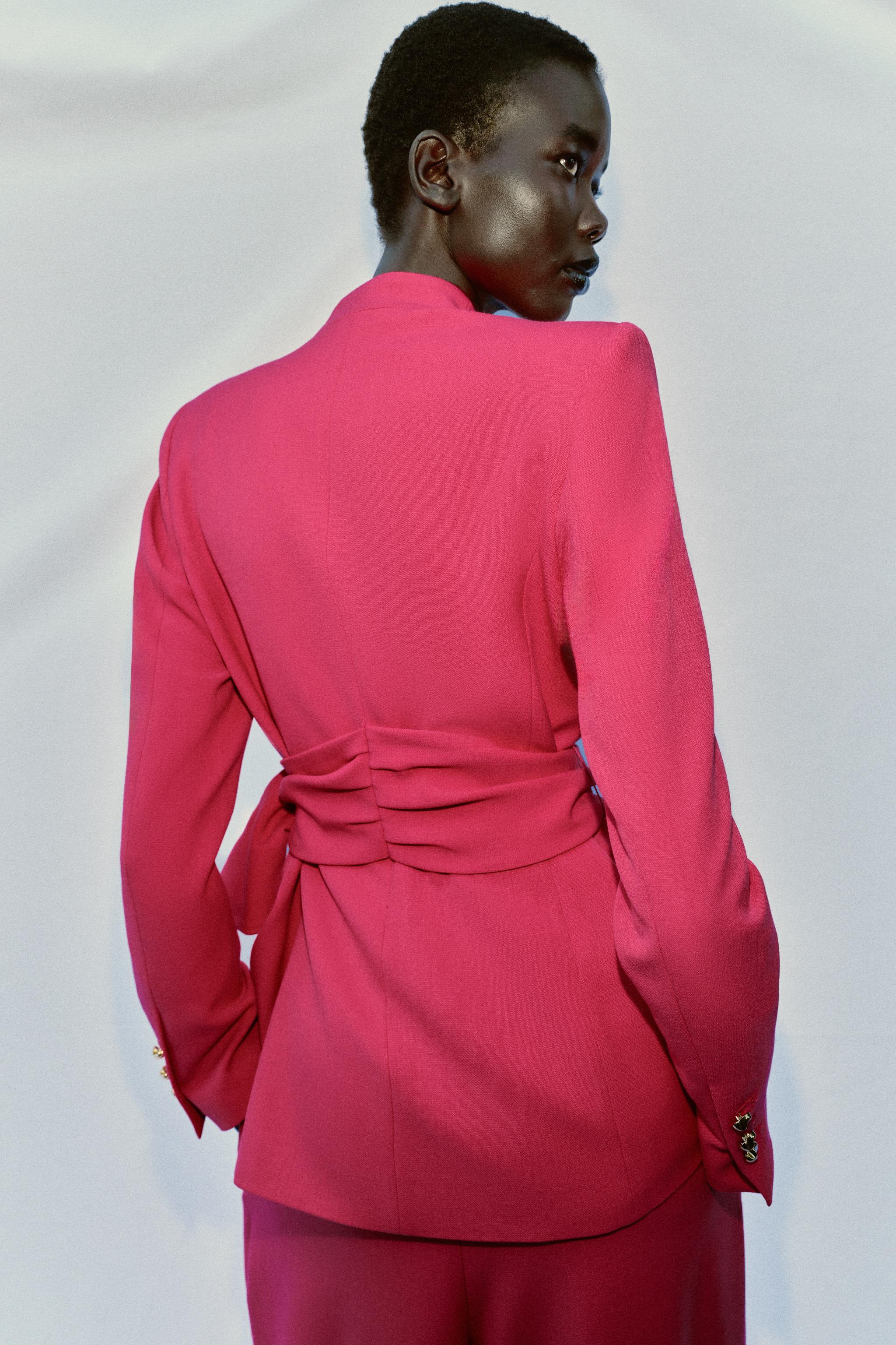 SHOULDER PAD BLAZER WITH BELT