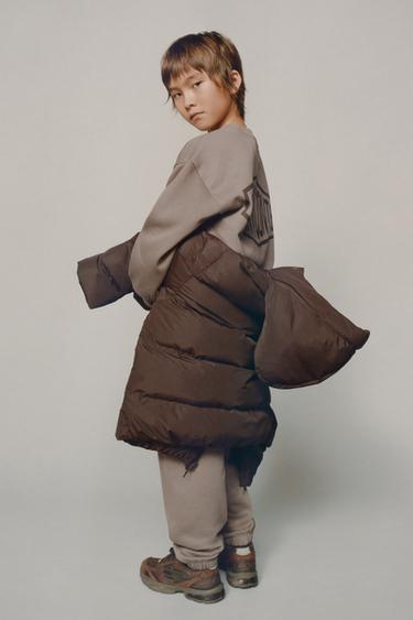 PREŠÍVANÝ KABÁT S NÁŠIVKOU WATER REPELLENT - hnedá zn. Zara