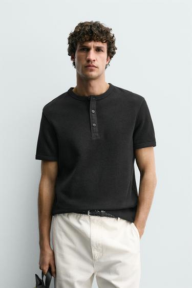 Zara 紋理紐扣圓領 T 恤 - 黑色