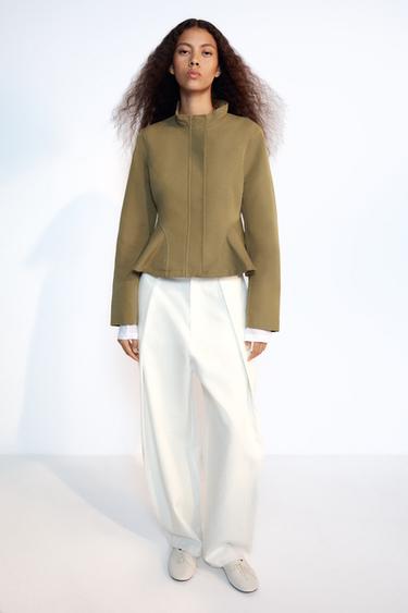CAZADORA ENTALLADA PEPLUM - Khaki de Zara - Imagen 0