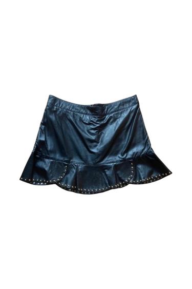 MINIFALDA PIEL TACHAS