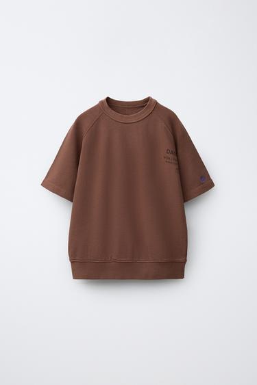 CAMISETA FELPA TEXTO - Chocolate de Zara