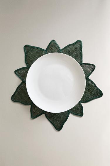 CHRISTMAS RAMIE POINSETTIA PLACEMAT - Green by Zara - Image 3