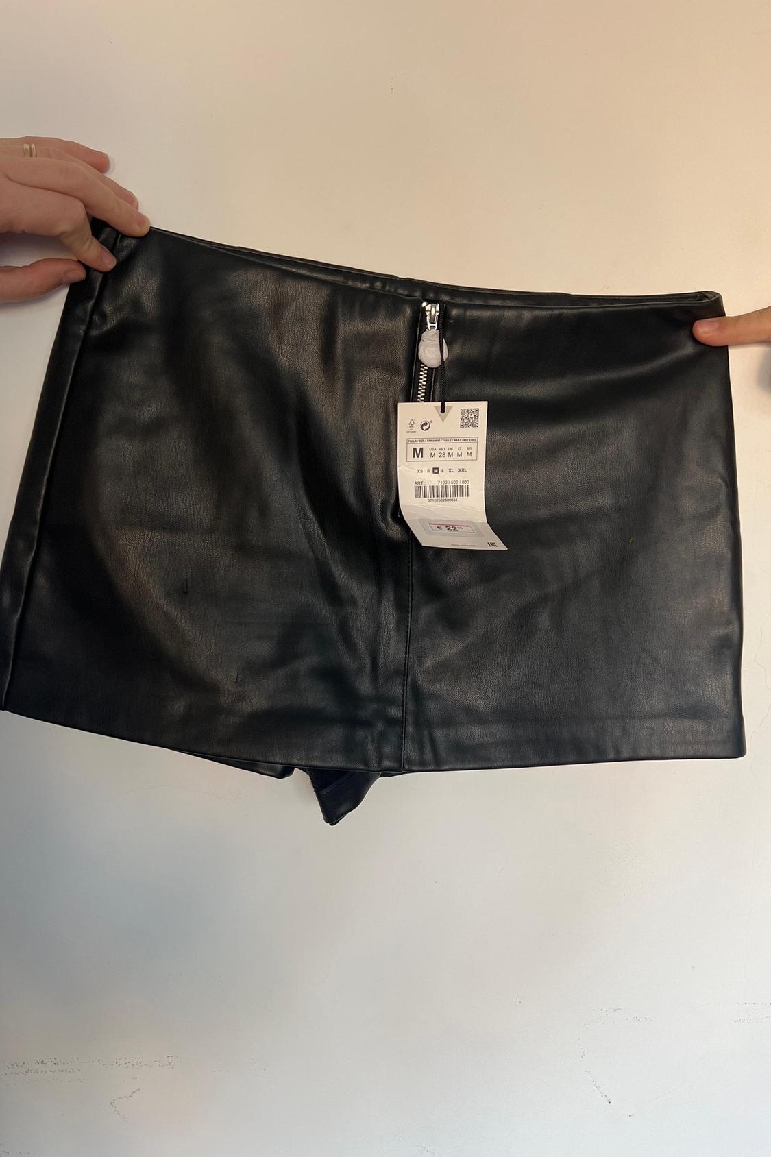 FAUX LEATHER SKORT