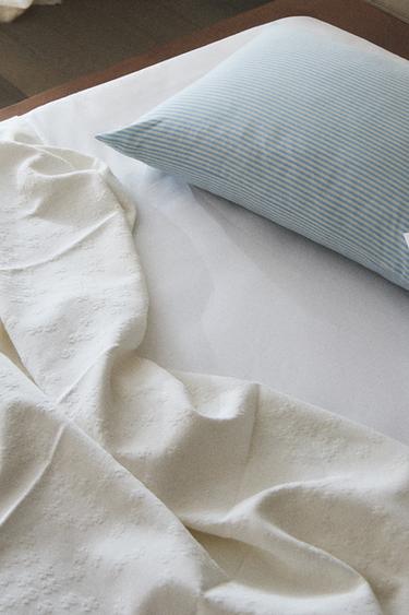 COUVERTURE TRÈFLE - Blanc cassé de Zara