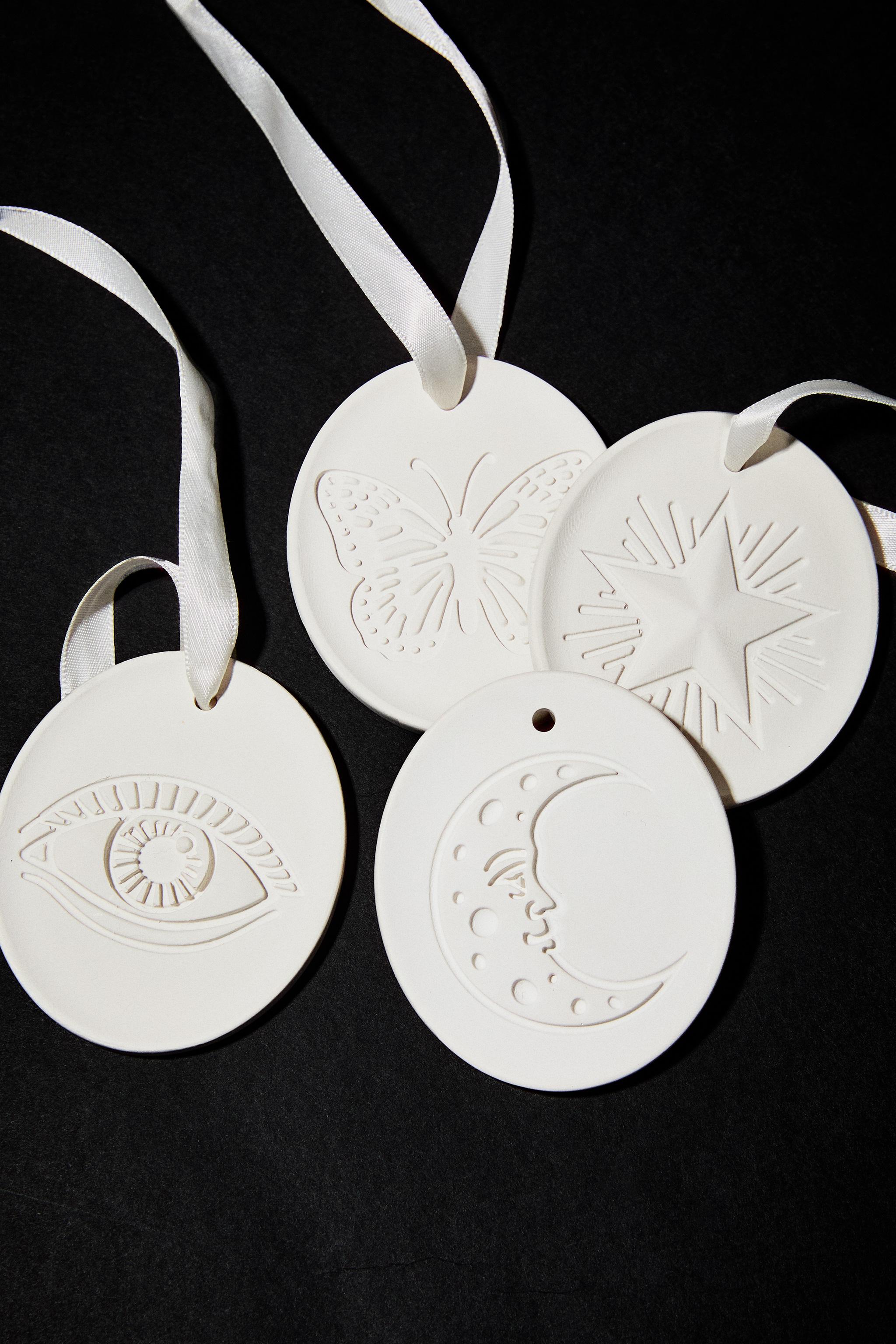 MARISA BERENSON DECORATIVE CERAMIC PACK (PACK OF 4)