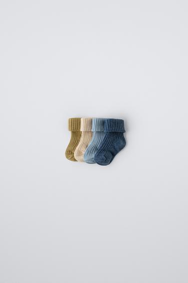 LOT DE QUATRE PAIRES DE CHAUSSETTES DE COULEURS - Bleuté de Zara - Image 1