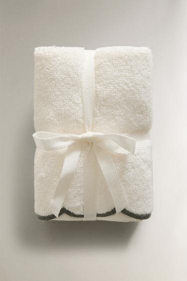 PACK OF HAND TOWELS WITH SCALLOPED DETAIL (PACK OF 3) - Mid-green by Zara - Image 0