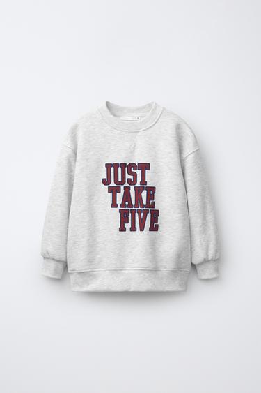 SWEATSHIRT MET VARSITY-TEKSTPRINT - Grijs gemêleerd van Zara