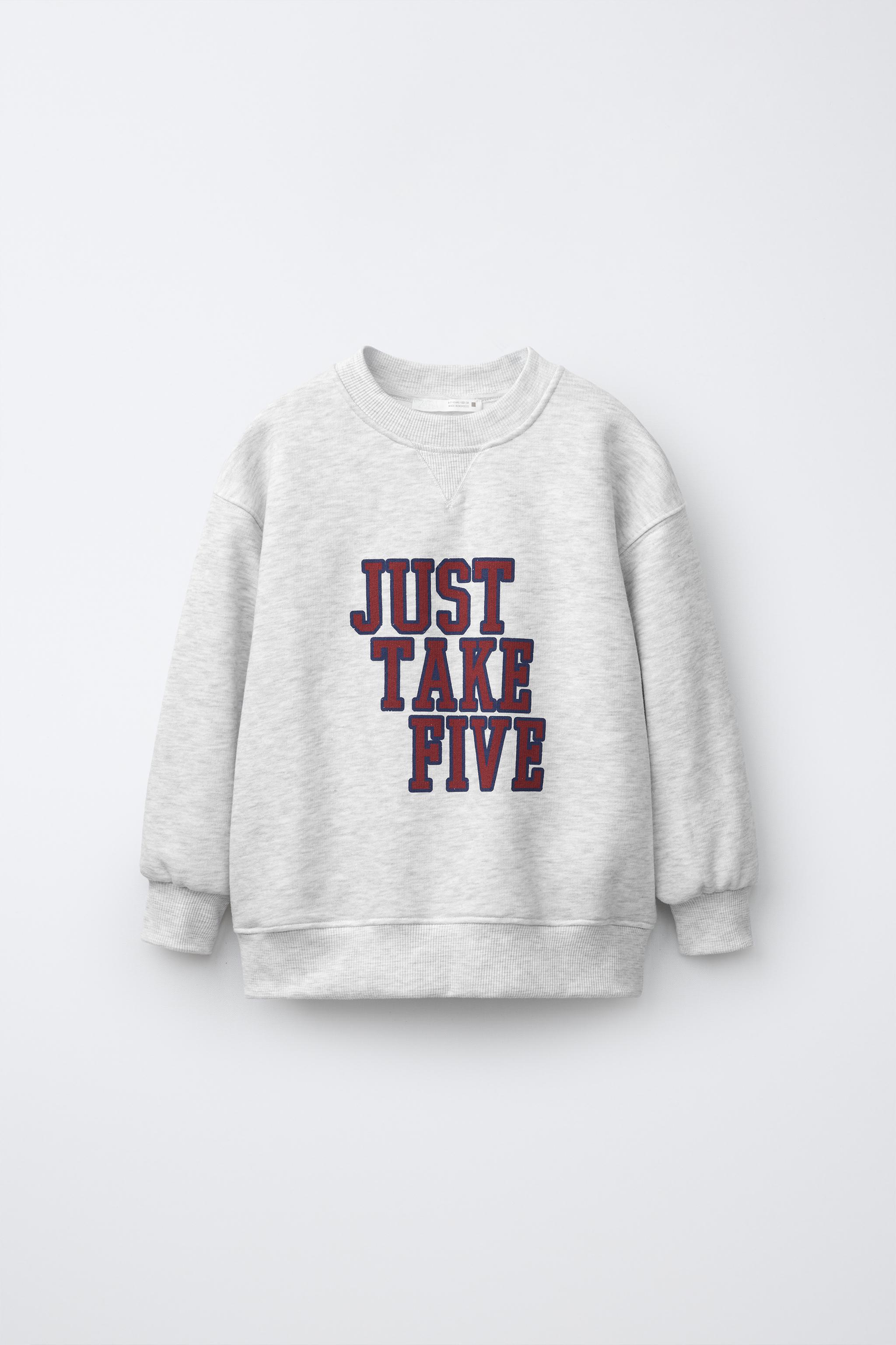 VARSITY TEXT PRINT SWEATSHIRT