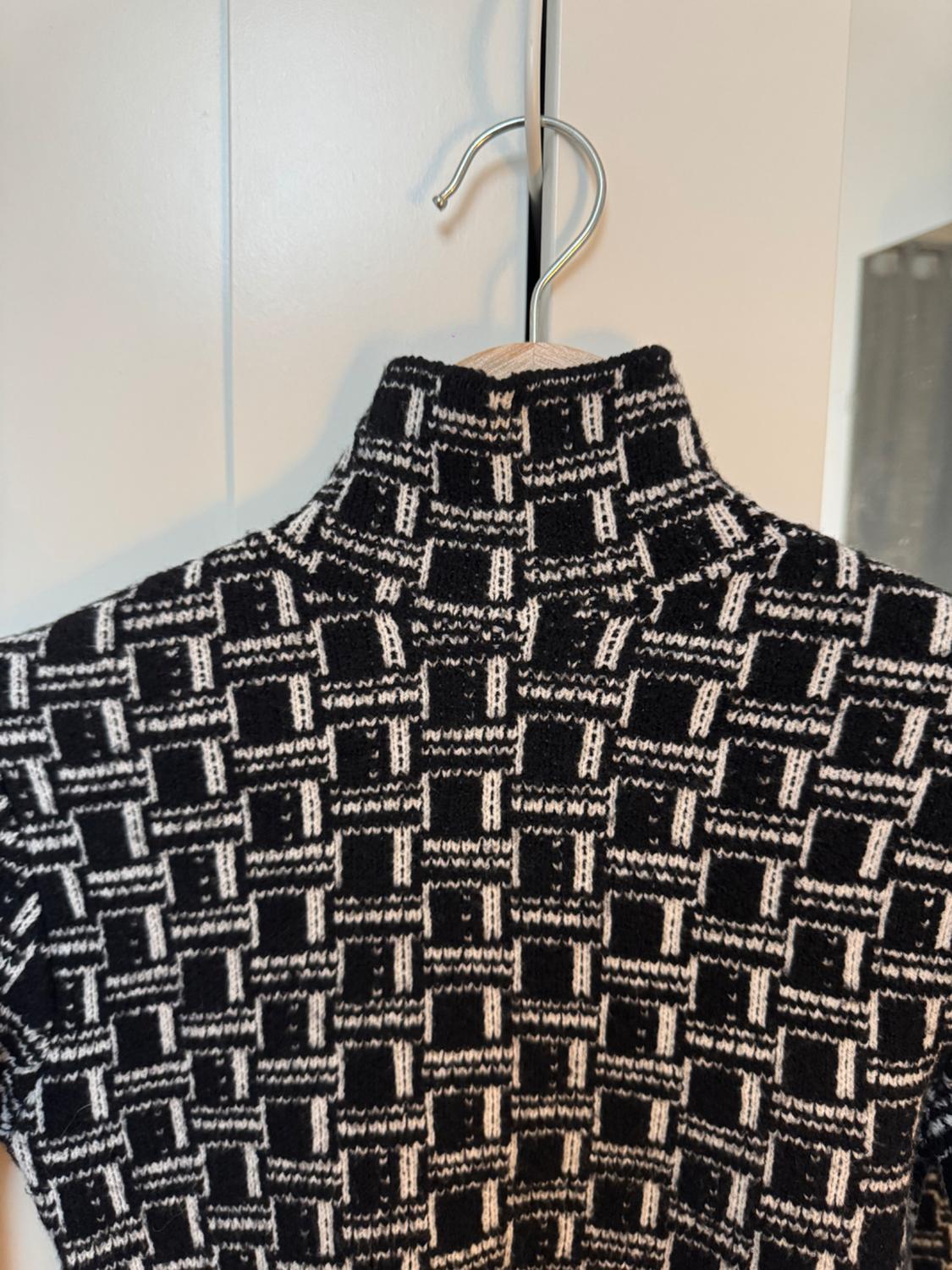GEOMETRIC JACQUARD KNIT TOP - Image 4