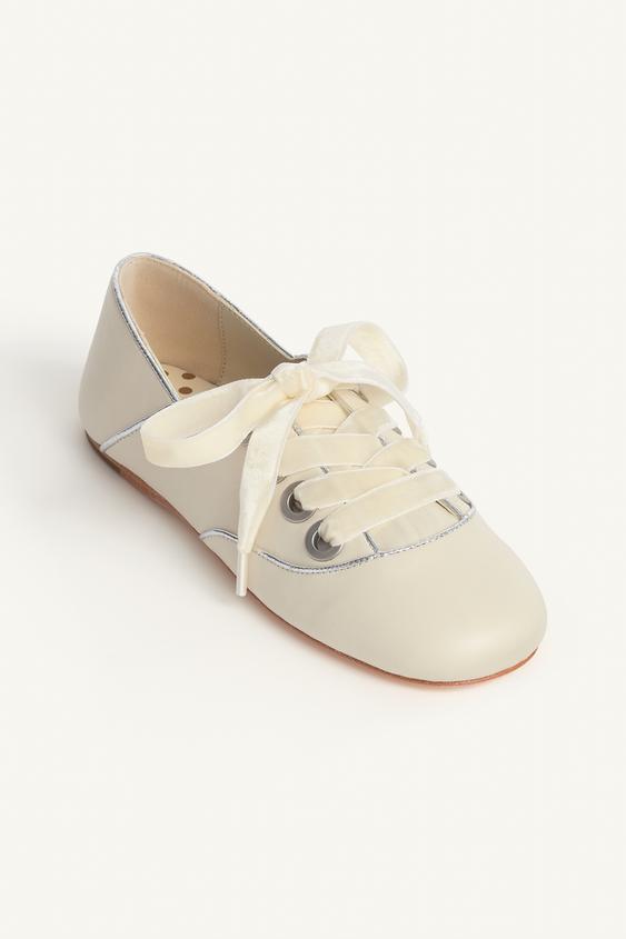 CHAUSSURES À LACETS EN CUIR ÉDITION LIMITÉE - Blanc écru de Zara - Image 5
