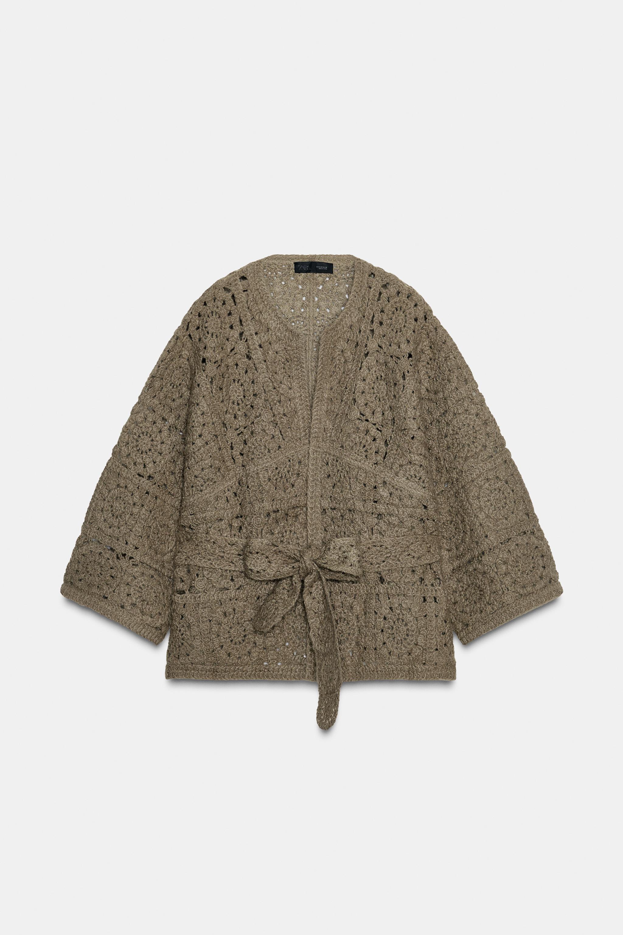 GILET EN MAILLE AVEC CEINTURE