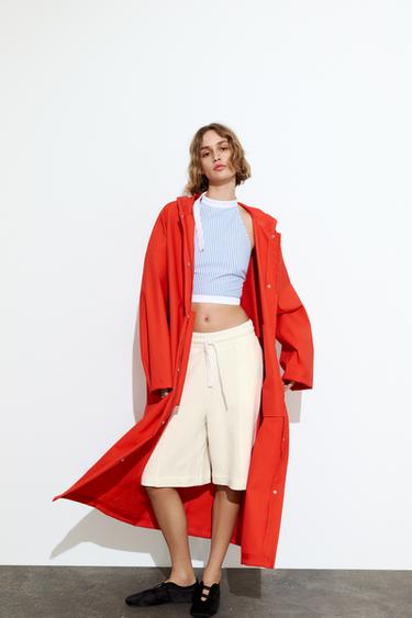 УДЛИНЕННЫЙ ПРОРЕЗИНЕННЫЙ ДОЖДЕВИК — КРАСНЫЙ от Zara — изображение 0