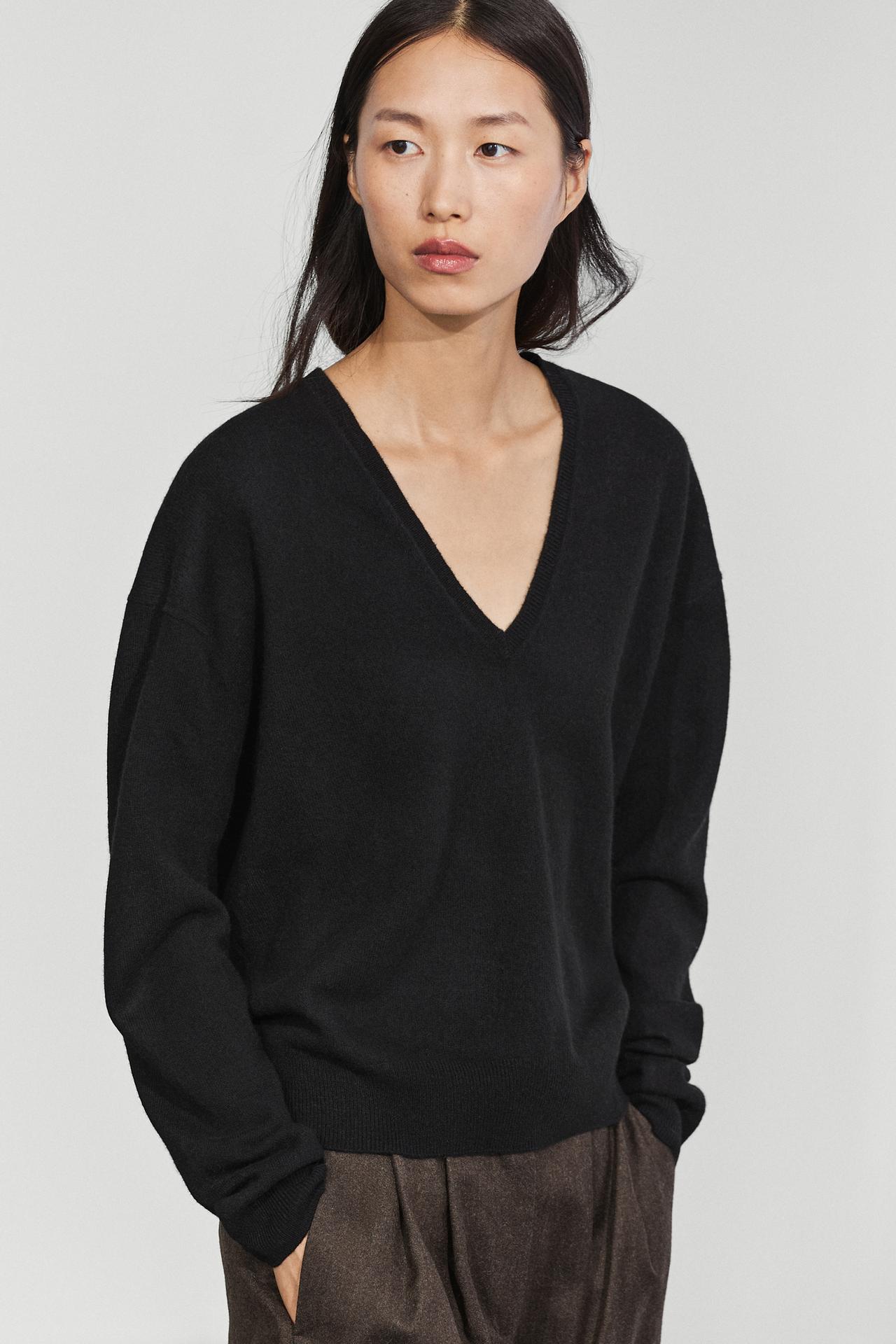 Wool blend knit V-neck sweater — Black