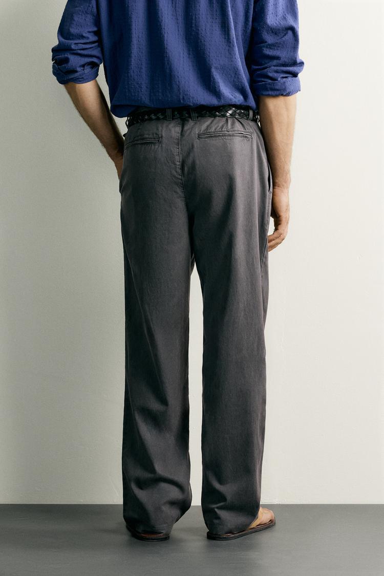 PANTALÓN CHINO CON PLIEGUES RELAXED FIT 3