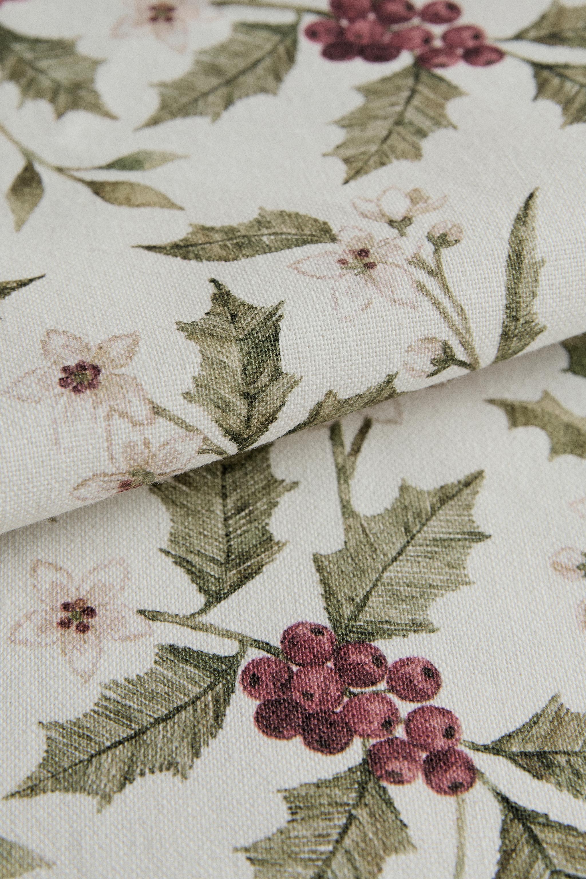 HOLLY CHRISTMAS TABLE RUNNER
