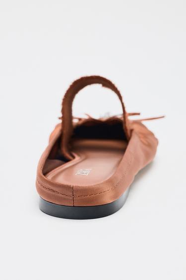 CHAUSSURES OUVERTES À L'ARRIÈRE À EFFET SATINÉ - Marron brique de Zara - Image 6