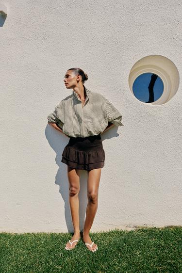 GESMOKTE SHORT MET VOLANTS - Bruin van Zara - Afbeelding 0
