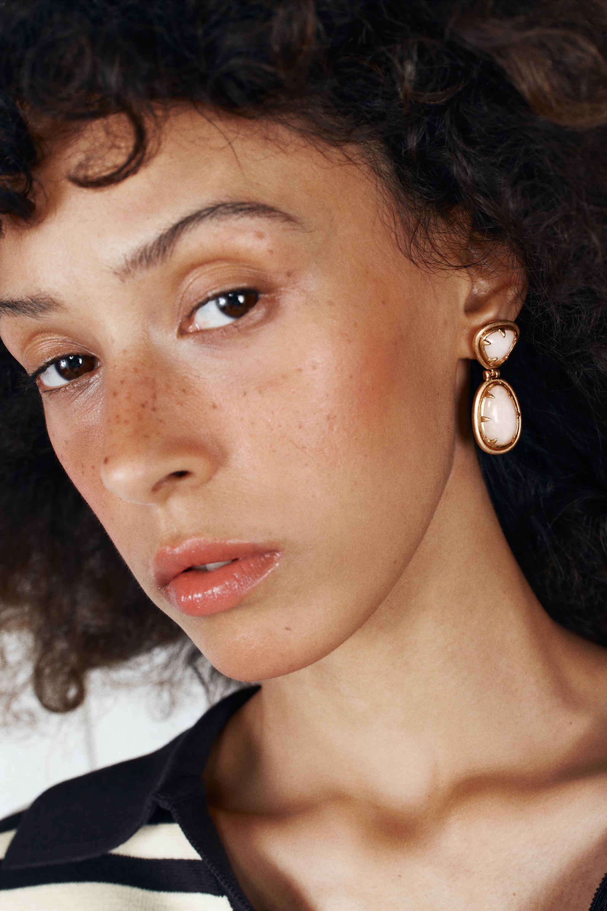 SHINY STONE EARRINGS — Golden (alternate view)