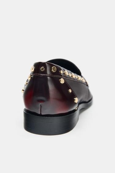 MOCASSINS DÉTAIL CLOUS - Bordeaux de Zara - Image 5