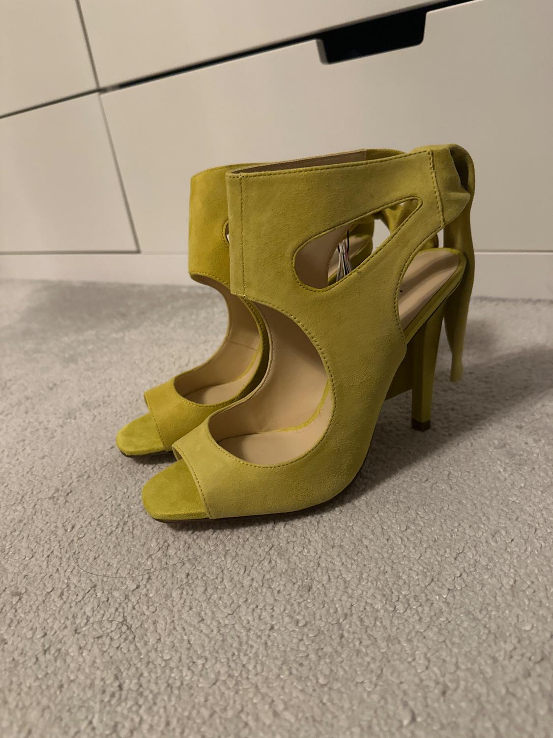 HEELS - Image 5