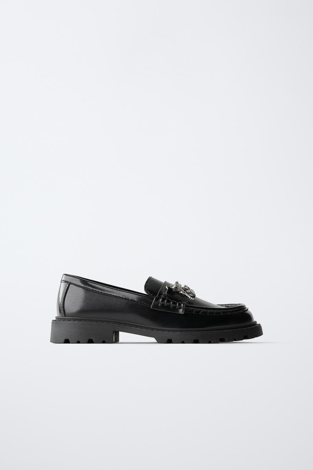 Zara Lak charmzlı loafer