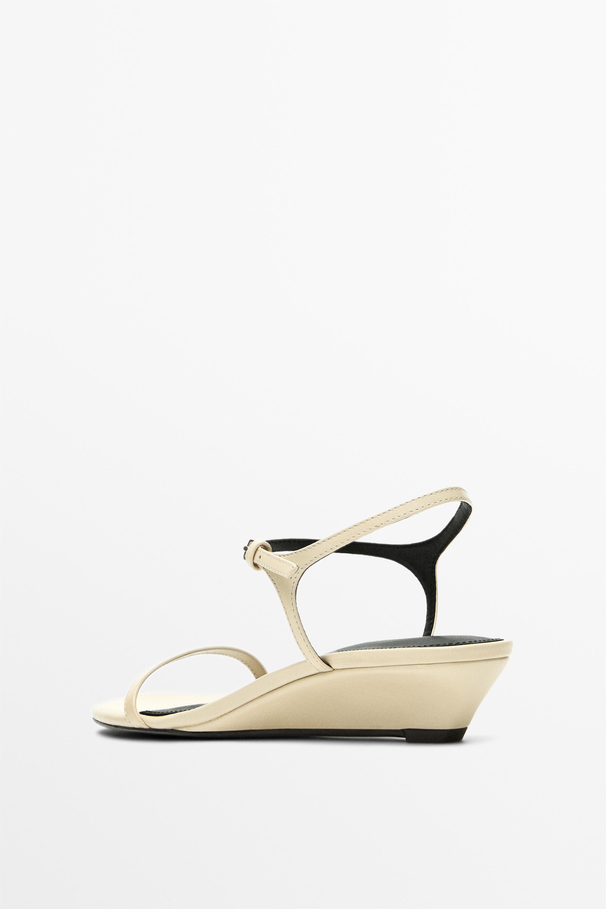 Sandale en cuir à brides compensées