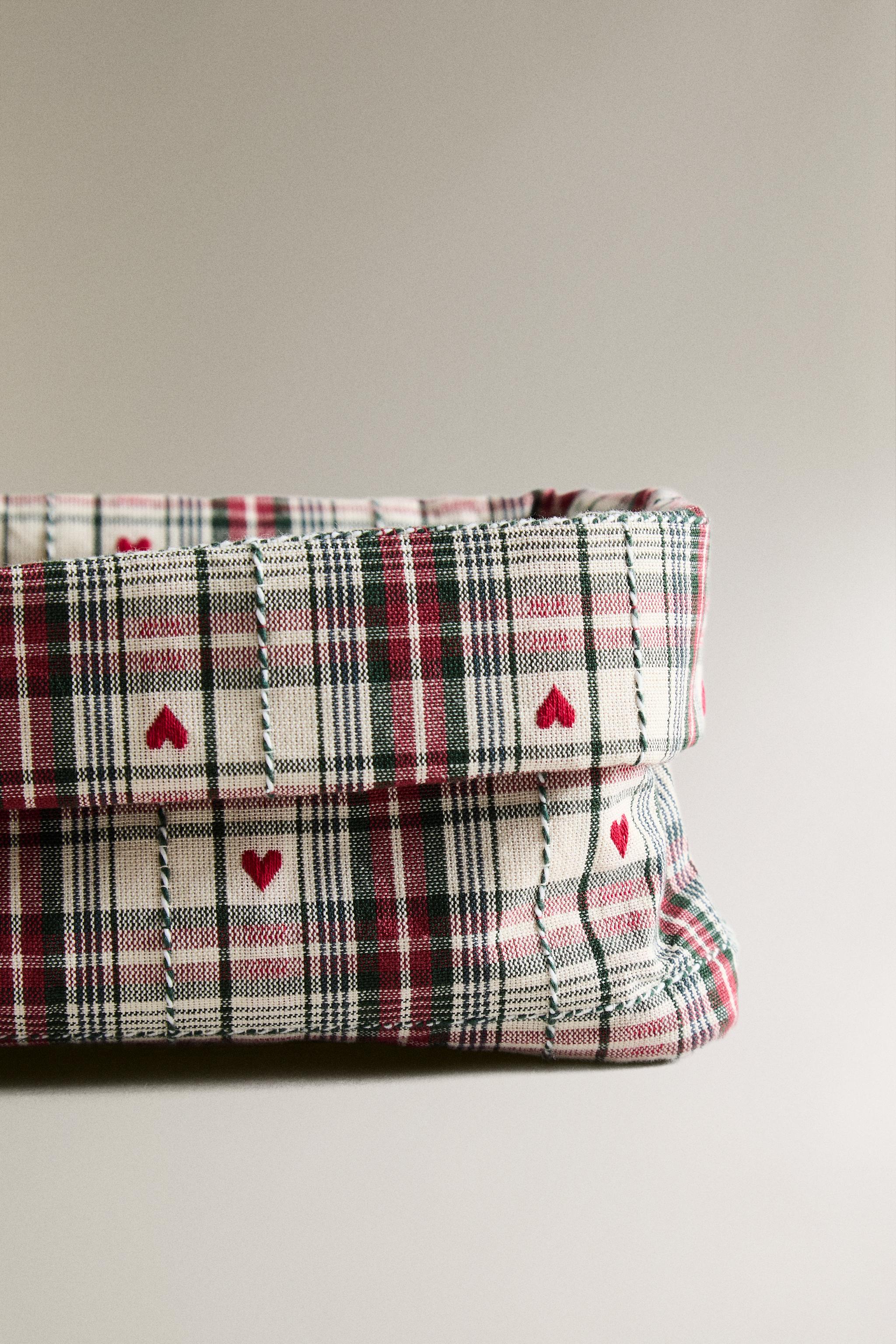 CHRISTMAS BREAD WITH HEARTS