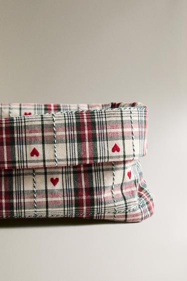 CHRISTMAS BREAD BASKET WITH HEARTS - Red by Zara - Image 3