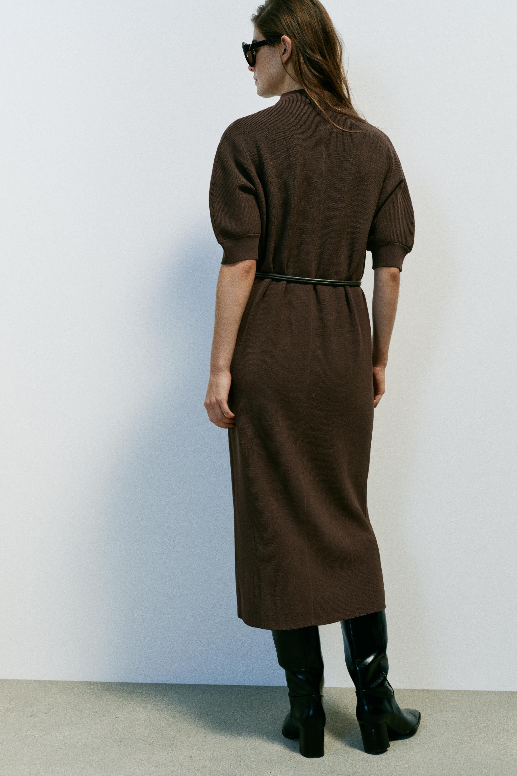 ROBE LONGUE EN MAILLE AVEC CEINTURE