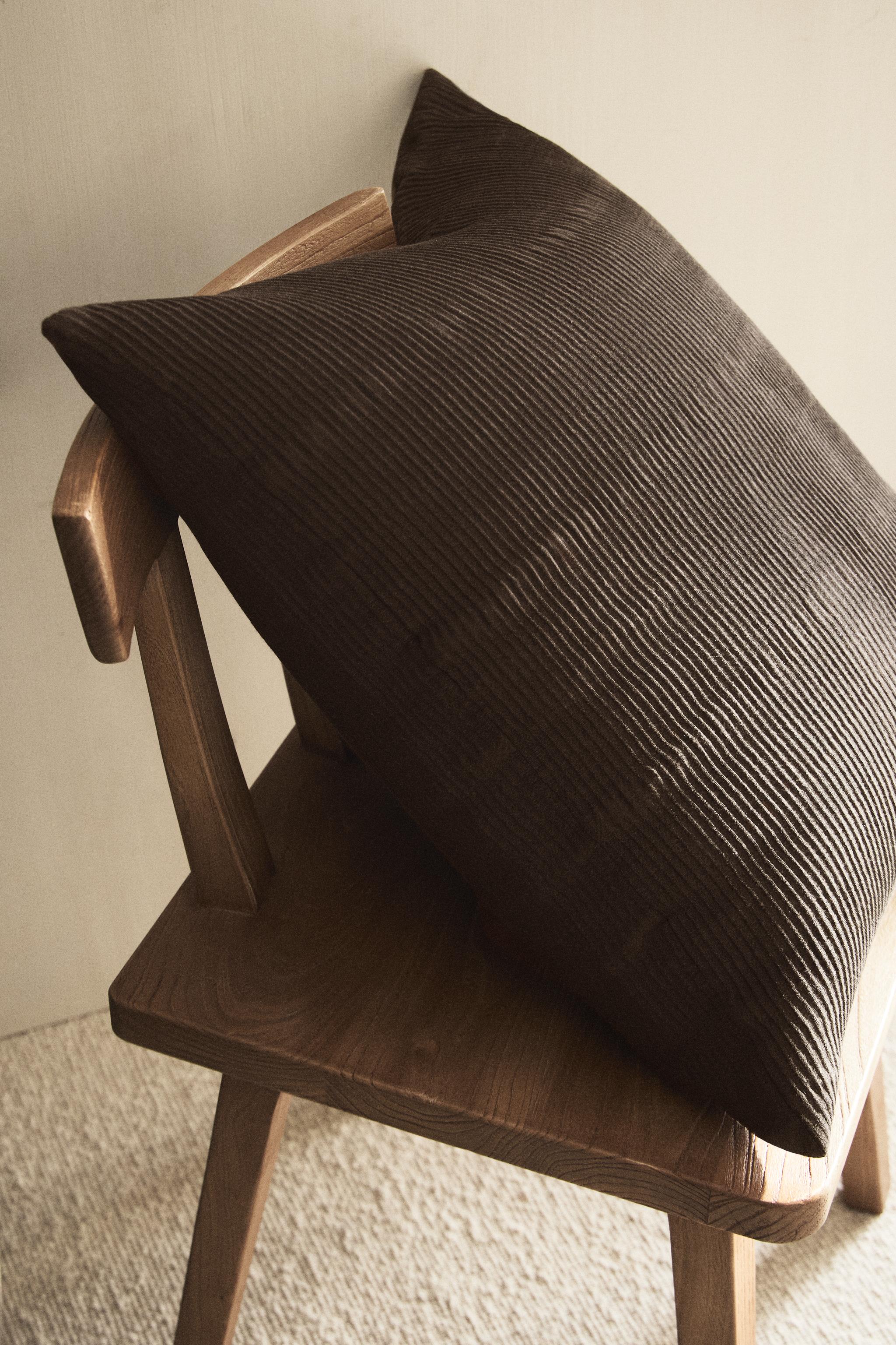 GATHERED QUILT THROW PILLOW COVER