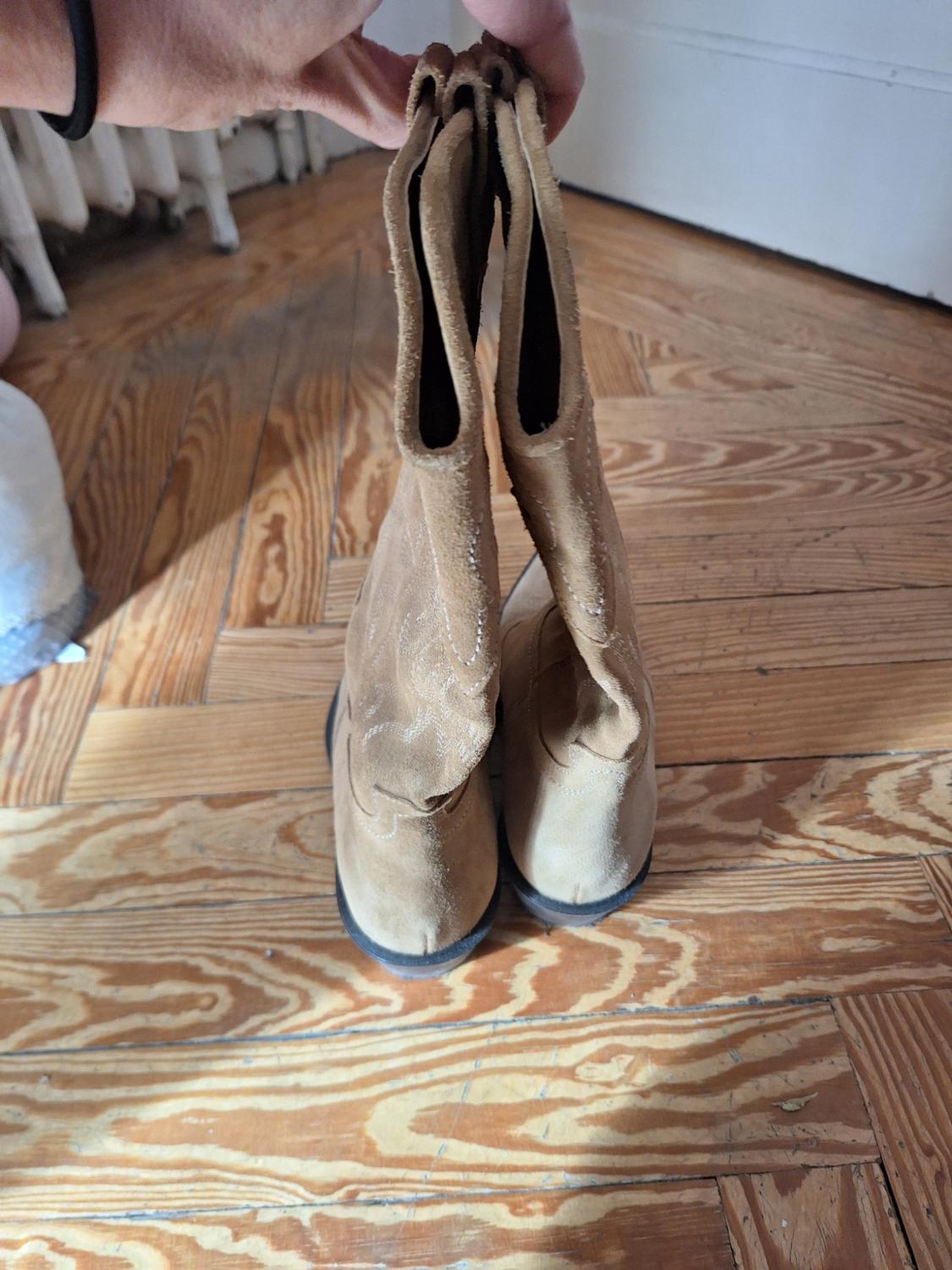 EMBROIDERED SPLIT SUEDE BOOTS - Image 4