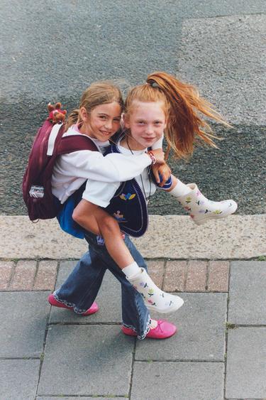 РЕЗИНОВЫЕ САПОГИ С ТЮЛЬПАНАМИ — Небеленый от Zara