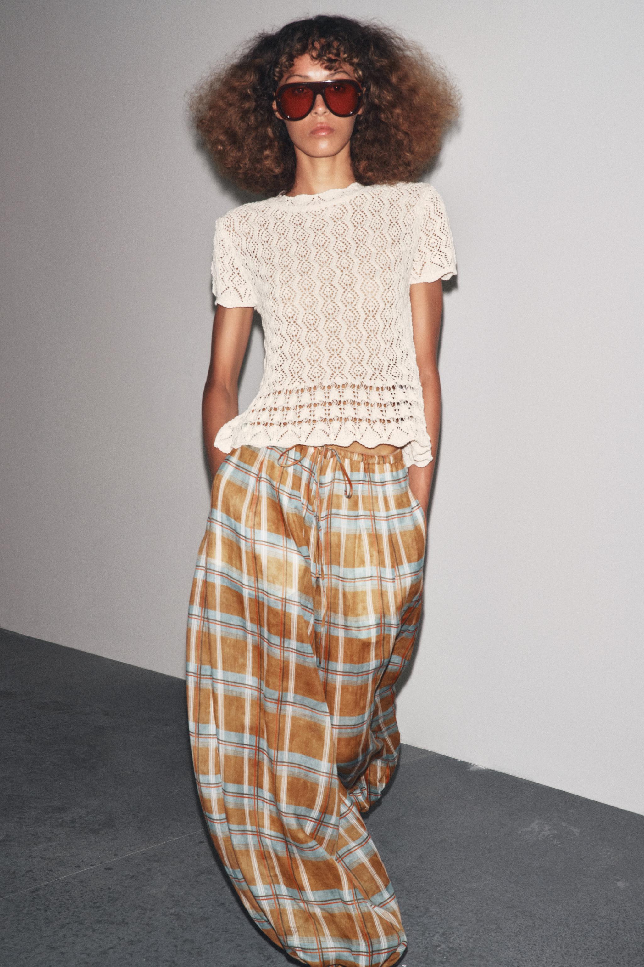 and wander | ZARA ベージュミッドライズパンツ S 00518053551-e2.jpg?ts=